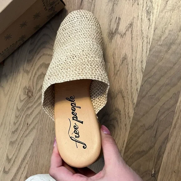 Free People Claudia Crochet Clog in Natural Beige with Wood Heel Size 38 - Picture 4 of 7